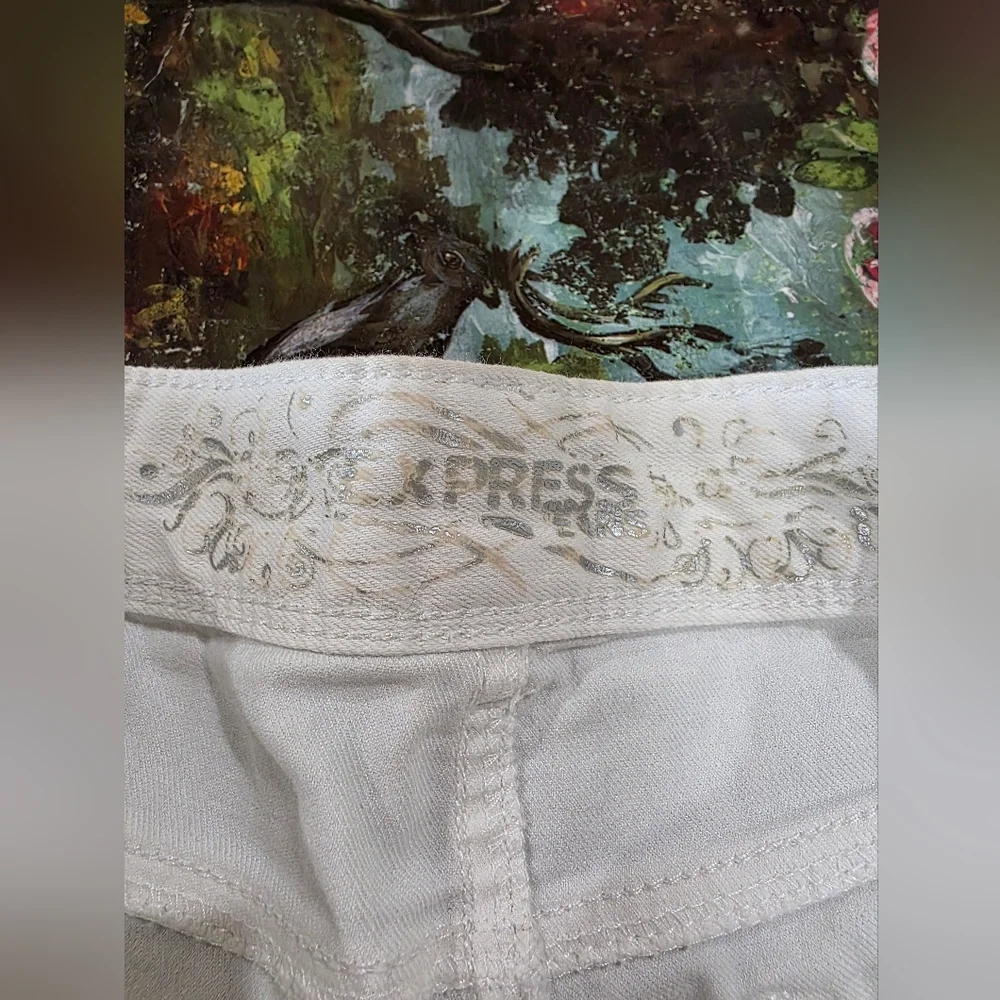 Express White Cropped Jeans for Women - Picture 3 of 11